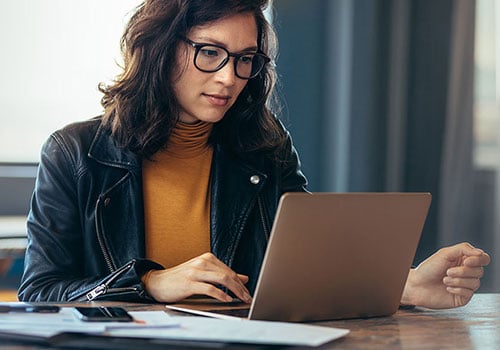 eLearning Simulations for Experiential Sales Training eLearning Simulations for Experiential Sales Training